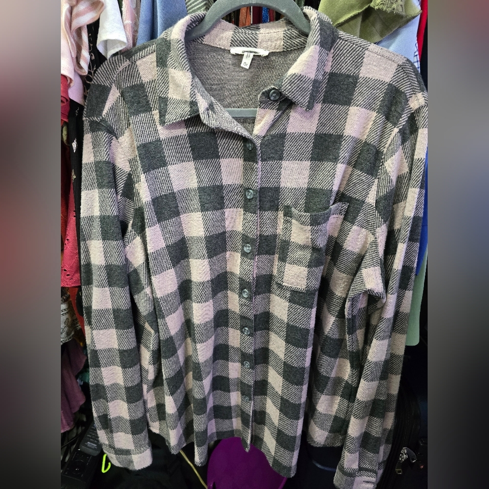 Chic Flannel Plaid Button-Up Shirt in Pink and Grey